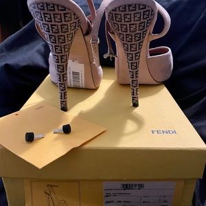 🔥🔥🔥Fendi (Size 41) Wrap around Ankle/Open-Toe Sandals.